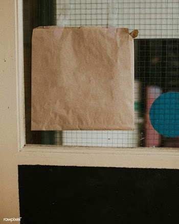 Blank paper sign hanging on a closed shop window | Free  photo - 2332448