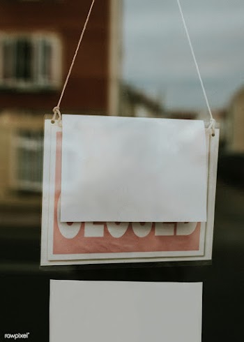 Blank paper sign hanging on a closed shop window | Free  photo - 2332453