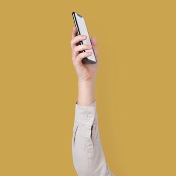 Blank smartphone screen isolated in studio… | Free stock photo | High Resolution image