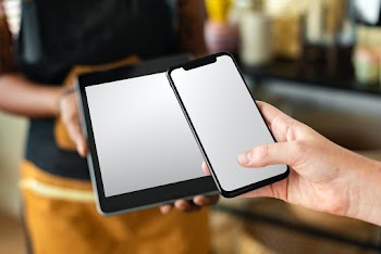 Blank tablet and smartphone screen in a small… | Free stock photo | High Resolution image