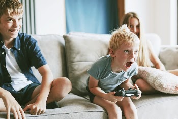 Blond boy playing video game | Free Photo - rawpixel