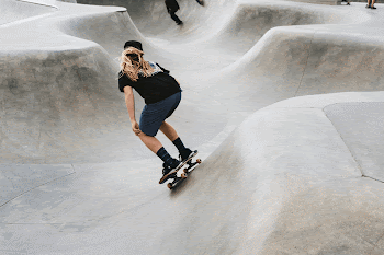 Blonde woman riding skateboard, hobby | Free Photo - rawpixel