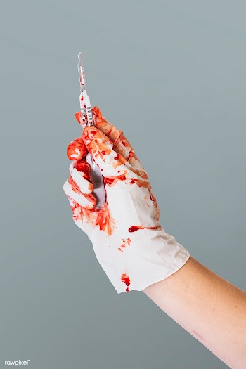 Bloody scalpel mockup | Free  psd mockup - 2050983