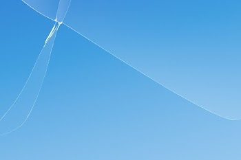 Blue background with cracked glass texture | Free stock illustration | High Resolution graphic