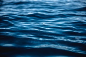 blue water close-up photo