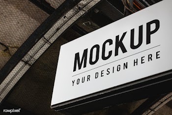 Board mockup hanging at a train station | Free stock psd mockup - 539134
