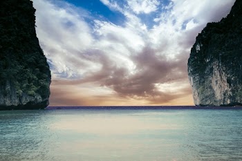Body of Water and Islands Wallpaper