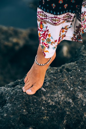 Bohemian woman with bare feet | Free Photo - rawpixel