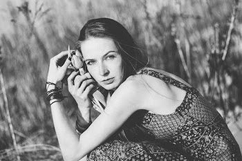 Boho winter shoot in black and white