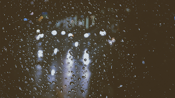 Bokeh Photography of Windowpane