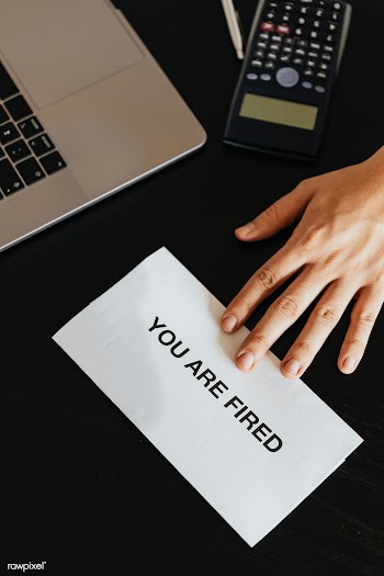 Boss handing a you are fired note to his employee during the COVID-19 .. | Free  photo - 2353093