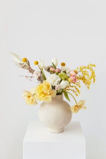 Bouquet in a ceramic vase · Free Stock Photo