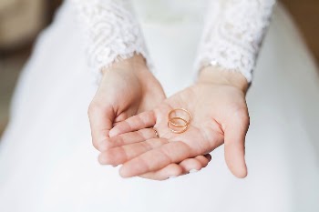Bride with wedding bands in her | Free Photo - rawpixel