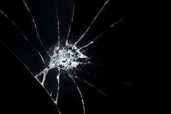 Broken glass psd effect dark background | Free stock illustration | High Resolution graphic