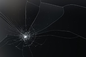 Broken glass psd effect dark background | Free stock illustration | High Resolution graphic