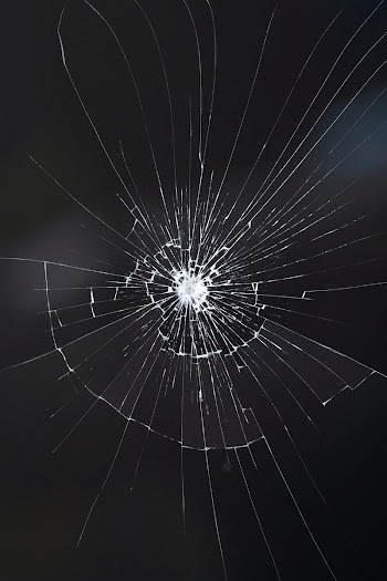 Broken glass psd effect dark background | Free stock illustration | High Resolution graphic