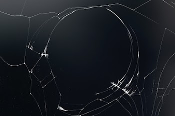 Broken glass psd effect dark background | Free stock illustration | High Resolution graphic