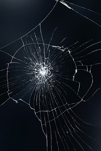 Broken glass psd effect dark background | Free stock illustration | High Resolution graphic