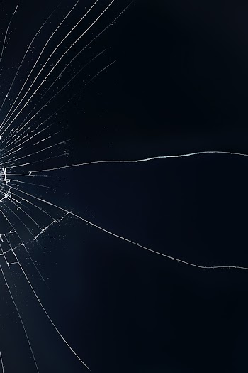 Broken glass psd effect dark background | Free stock illustration | High Resolution graphic