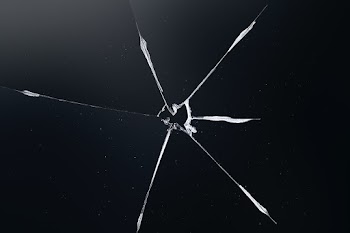 Broken glass psd effect dark background | Free stock illustration | High Resolution graphic