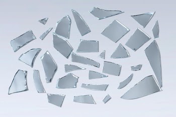 Broken mirror effect PSD with shattered glass | Free stock illustration | High Resolution graphic