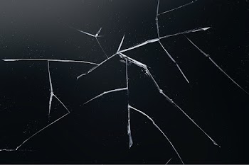 Broken mirror psd effect dark background | Free stock illustration | High Resolution graphic
