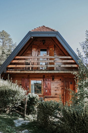 Brown 2-storey Cabin
