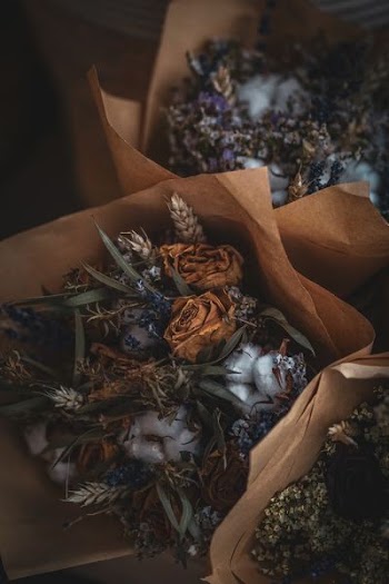 brown and gray rose bouquet