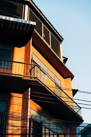 Brown and White Concrete Building · Free Stock Photo