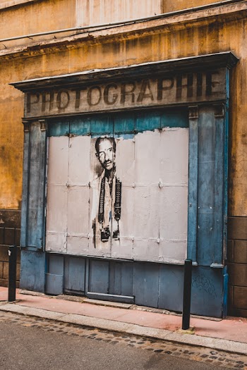 Brown and White Photographie Signage