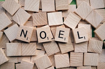 Brown Block Puzzle Board Noel Text