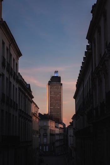 brown concrete high-rise building