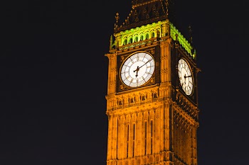 Brown Elizabeth Tower during Night Time