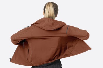 Brown hoodie on blonde girl | Free Photo - rawpixel