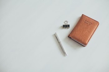brown leather bifold wallet