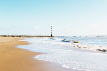 brown sand beach and ocean waves during daytime