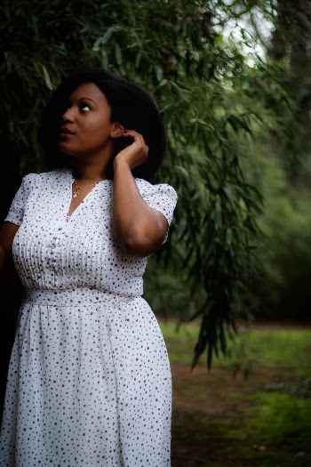 Brown skin girl on the other side of the room
Brown skin girl staring with her brown eyes
Oh, baby, don’t you know you’re a cutie pie
Princess, little honey with the polka dot dress on
Ruby-lipped lady whose name I don’t know
Let me tell you, darling

-Leon Bridges
