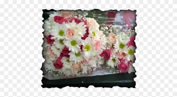 Buquê Para Noiva Com Margaridas Do Campo Branca E Rosas - Garden Roses