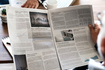Business people reading newspaper | Free stock psd mockup - 380320