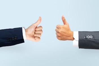 Business thumbs up  hand gesture | Free stock photo | High Resolution image