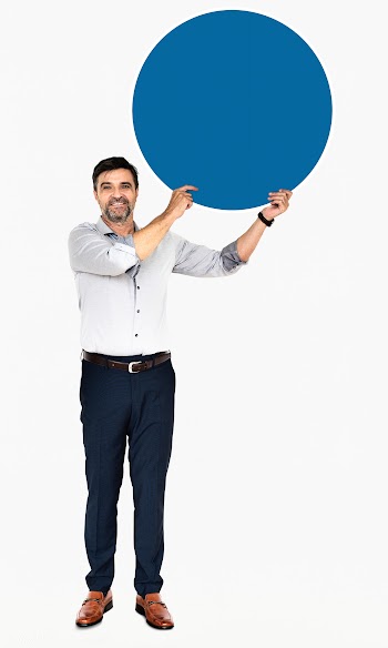 Businessman holding a blank blue board | Free stock psd mockup - 491213