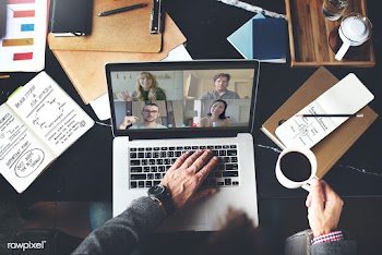 Businessman in a video conference call while working from home during .. | Free  photo - 2336755