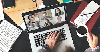 Businessman in a video conference call while working from home during .. | Free  photo - 2336763