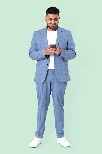 Businessman texting on the phone | Free stock photo | High Resolution image