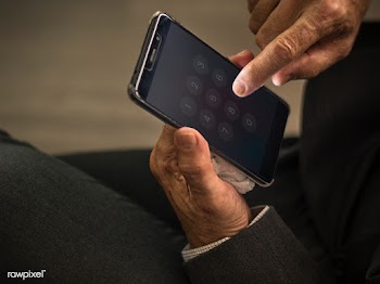 Businessman using his mobile phone | Free stock psd mockup - 413237