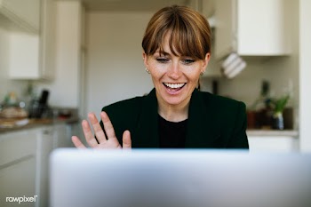 Businesswoman having a video conference with colleagues during coronav.. | Free  photo - 2310783