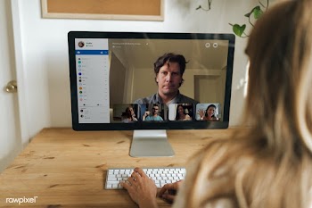 Businesswoman having a video conference with colleagues during coronav.. | Free  photo - 2313710