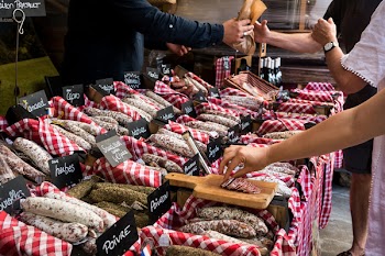 Buying organic sausages 