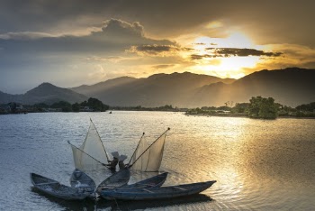 Canoe Boats