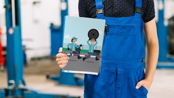 Car mechanic holding cover mockup Free Psd